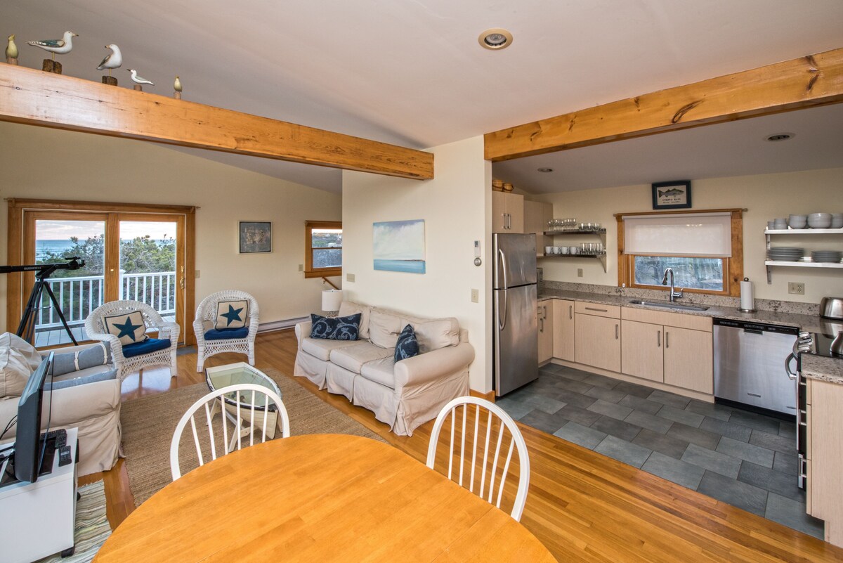 Solymar – Fabulous Oceanfront – 150 steps to stairs to the Beach!