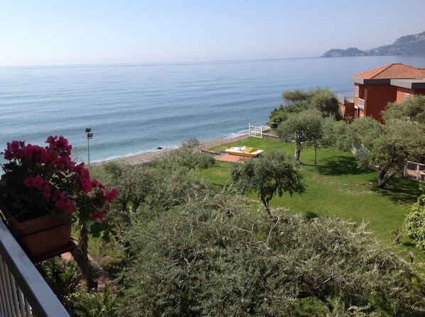 Vista sul mare dal terrazzo-view on the sea from the terrace