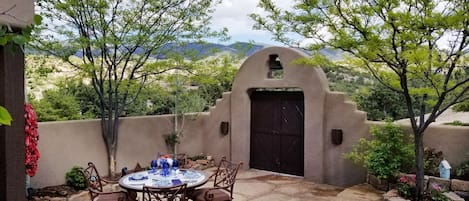 Beautiful view of the Sangre De Cristo Mountains in enclosed patio