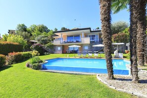 Villa Seta, Meina, Lake Maggiore - NORTHITALY VILLAS vacation villa rentals