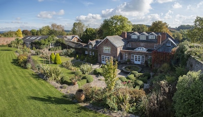 Classic Country House with Heated Indoor Pool Complex and Private Walled Garden 