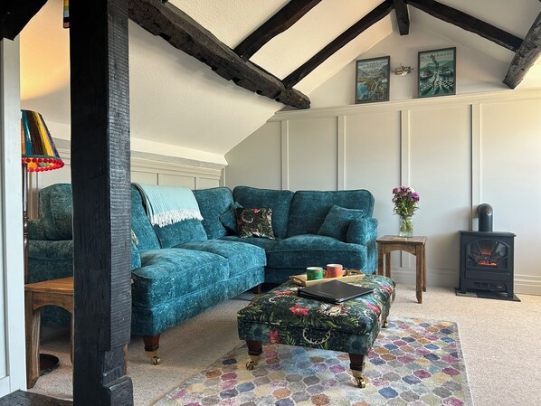 Living room refurbed in 2025, with brand new quality furnishings.