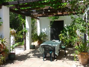 Villa Daimalos:  Outside Dining Area