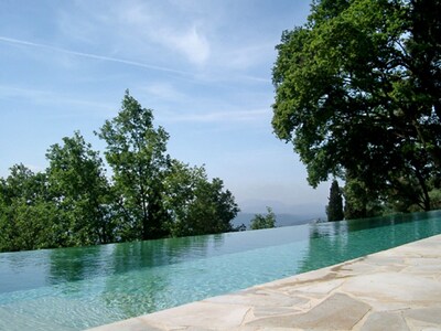 Stunning view of the Mediterranean Sea, 20m infinity pool, separate guest house