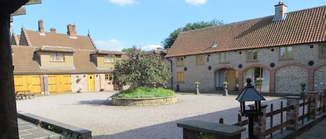 GRANARY FORECOURT