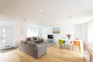 Lounge area with flat-screen tv and dvd player
