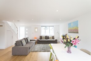 Open-plan living area to share with family and friends