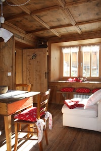 Vivir la tradición en el corazón de los Dolomitas UNESCO, senderismo y esquí