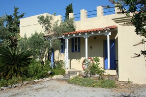 Level car access to Orchard Villa from drive (views/garden terraces other side)