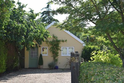 Se aceptan mascotas, Cottage en parejas en la Suffolk Campo