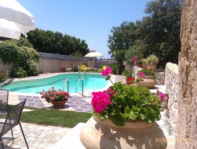 Sicily - Typical  holiday villa with swimming pool at the sea for rent