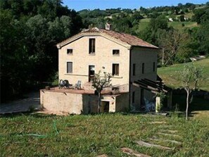 Casa Matilda-house/garden from the pool