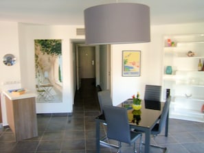 Salon/ Living room