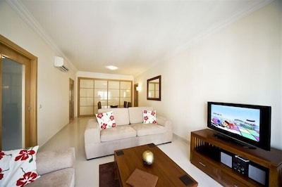 Apartment with pool, unlimited WiFi, short walk to beach Sao Martinho do Porto