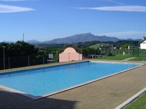 Pool, Fronton and Pyrenees in background