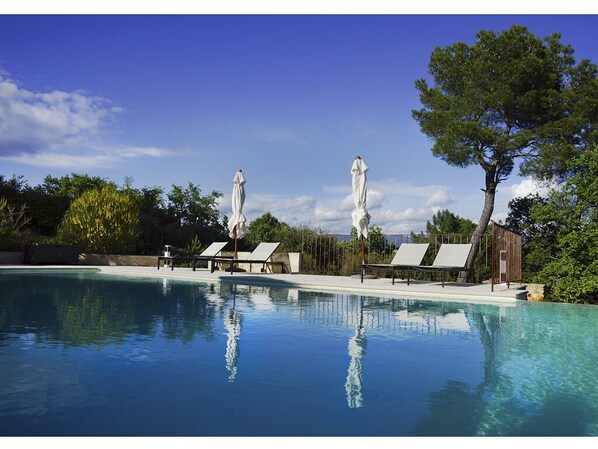 Infinity pool : heated and secured with an electric shutter