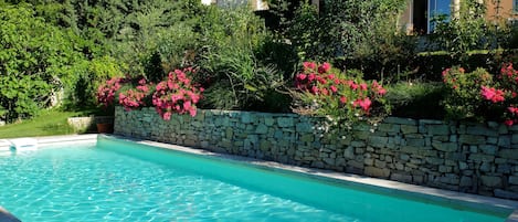 Piscine chauffée (28°) de mai à octobre