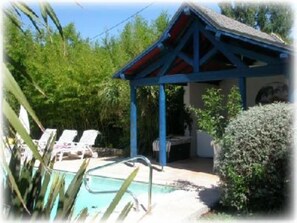 Heated swimming pool at 25-28 ° with a secured roller shutter