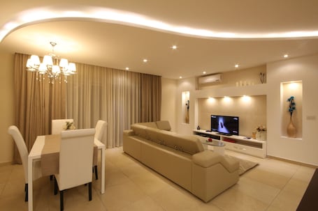 Large Spacious Living Area - Luxury living