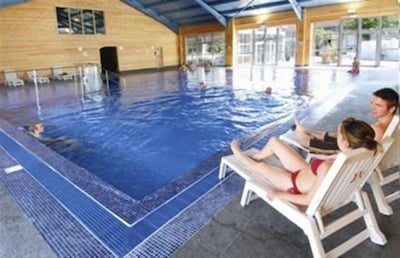 Luxus-Resort - 4-Bett / 3-Bad-Ferienhütte - hervorragende kostenlose Einrichtungen