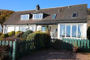 Lochview Cottage (right) and Lochside Cottage (left).