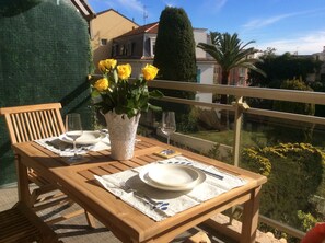 Lunch on the south facing front terrace.