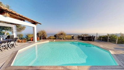 Magnificent sea view Villa of 300m2 in Californian style 