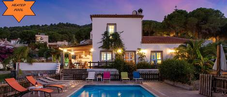 Amazing villa with heated pool