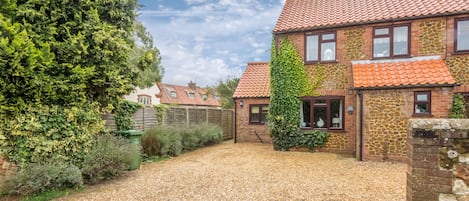 Tide Cottage: Front elevation