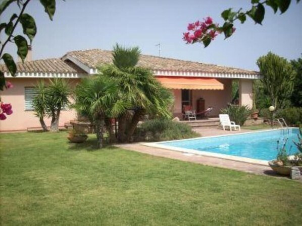maison, jardin et piscine