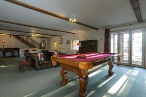 Full size American pool table in the lounge.