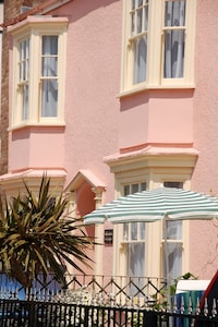 Encantadora y lujosa casa de pueblo catalogada dentro de las murallas históricas de Tenby