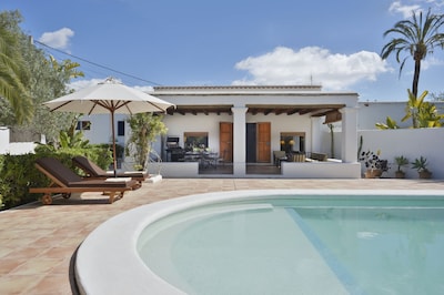 Villa con piscina privada y jardín, a 5 minutos a pie de la playa
