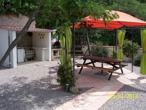 BBQ & garden seating area