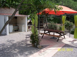BBQ & garden seating area