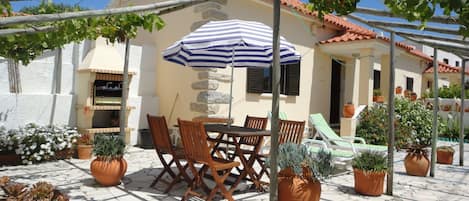 Casa da Bia, Private garden with BBQ, Free Wi-fi works in Garden