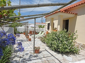 Casa da Bia Garden, with sun loungers.