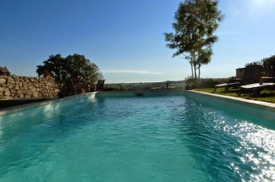 Hermosa 18 c. Casa, piscina climatizada, magníficas vistas, Internet y TV 