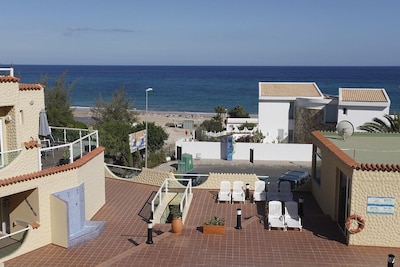 Apartamento de vacaciones frente al mar, a solo 50 metros de la playa, wifi ilimitado gratuito