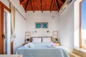 Bedroom with a king-size bed on the second floor.