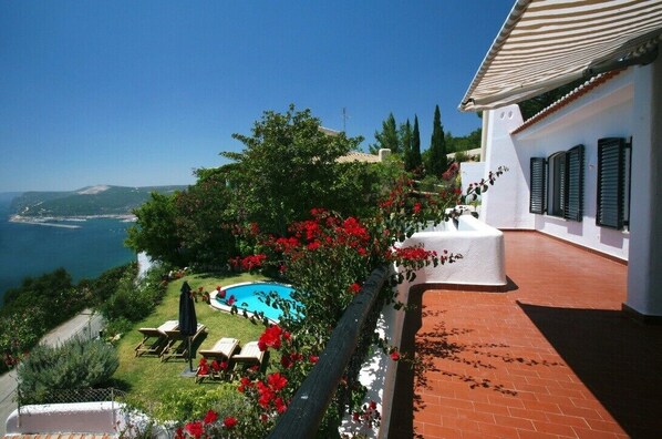 main terrace casa branca, overlooking sesimbra