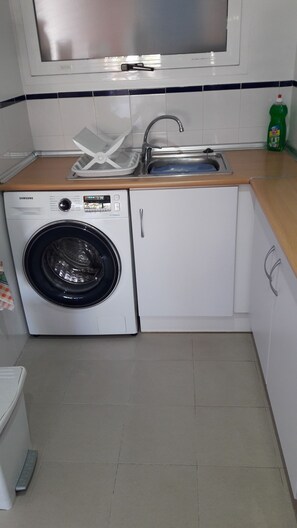 Kitchen new Samsung 8kg washer Nov 2019