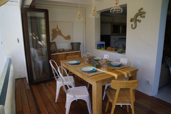 Outdoor dining