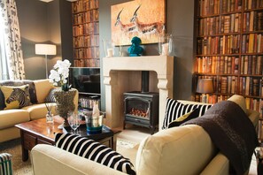 UNIQUE AND COSY LOUNGE WITH GAS WOODBURNER. 