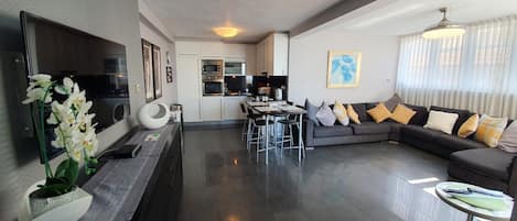 Beautiful designed Lounge/Kitchen