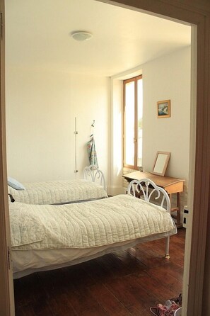 Bedroom 2 (twin)