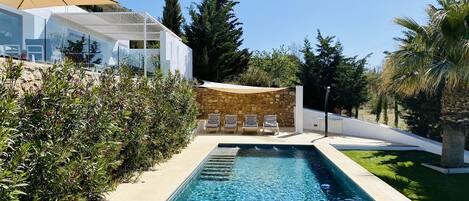 The Glass House with 12m swimming pool