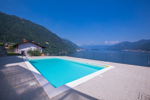Communal swimming pool with amazing lake view - 12 apartments