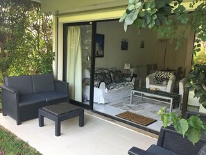 Room to laze , inside, outside .. Spoilt for choice