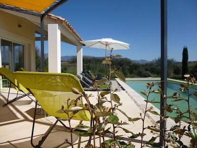 Provence-contemporary air-conditioned villa 6pers-bungalow-view-quiet-private pool